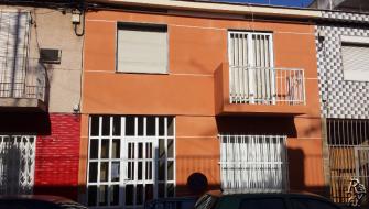 La restauración de la fachada de la casa.Murcia.Cartagena.