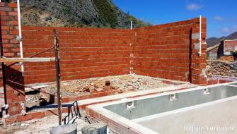 Gazebo junto a la piscina