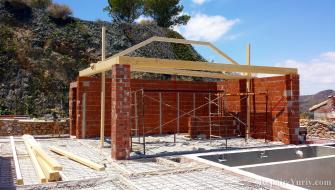 Gazebo junto a la piscina