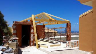 Gazebo junto a la piscina