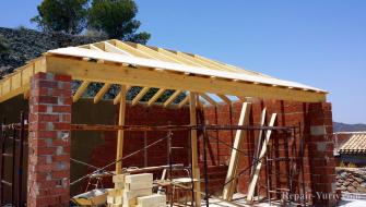 Gazebo junto a la piscina