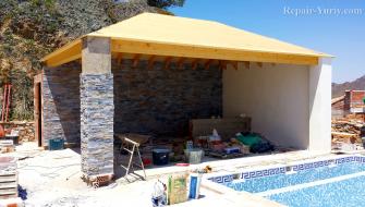 Gazebo junto a la piscina