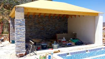 Gazebo junto a la piscina