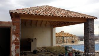 Gazebo junto a la piscina