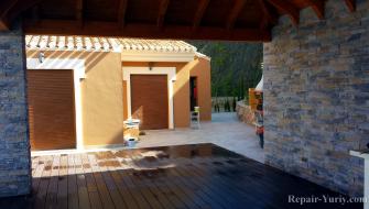 Gazebo junto a la piscina