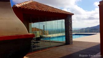 Gazebo junto a la piscina