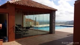 Gazebo junto a la piscina