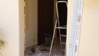Replacing the old door to a new and modification of the entrance to the house
