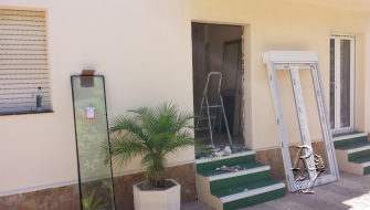 Replacing the old door to a new and modification of the entrance to the house