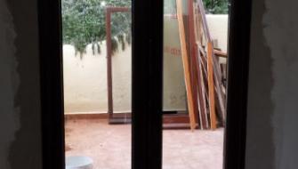 Замена старых деревянных окон и дверей на новые металлопластиковые. Испания, Мурсия, Мар Менор