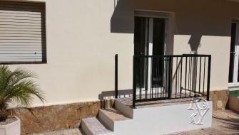 Замена старой двери на новую и изменение входа в квартиру. Испания, Мурсия, Мар Менор.